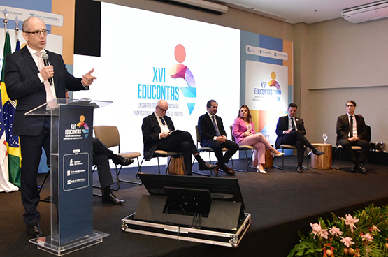 Conselheiro Dirceu Rodolfo realiza abertura do evento. Foto: Marília Auto.