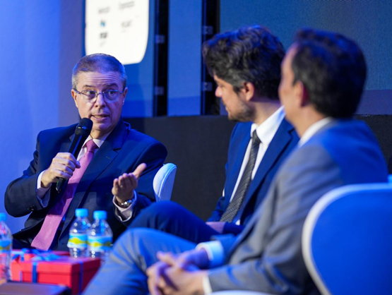 Ministro do TCU, Antonio Anastasia, participa de debate com o presidente em Congresso da Amupe, com o conselheiro Carlos Neves, presidente do TCE-PE. Foto: Alysson Maria Ministro do TCU, Antonio Anastasia, participa de debate com o presidente do TCE-PE, conselheiro Carlos Neves
